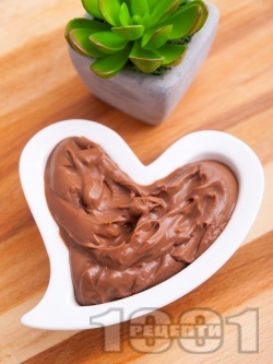 Бърз и лесен летен шоколадов крем със сметана за десерт - снимка на рецептата